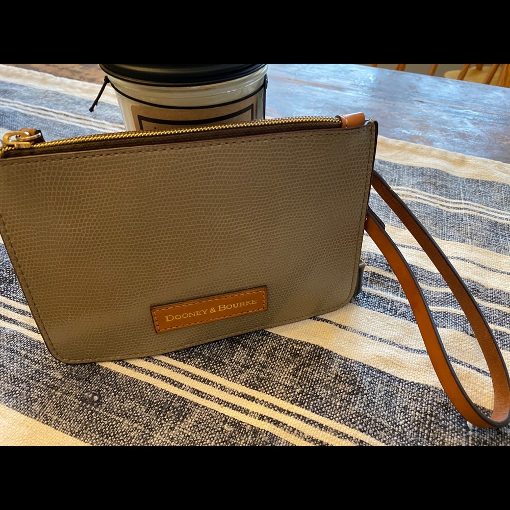 Dooney & Bourke wristlet